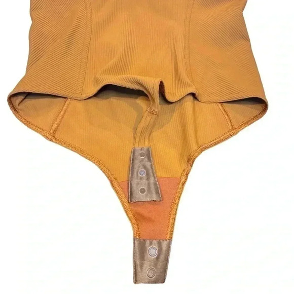 Lululemon Athletica Womens Ribbed Tank Bodysuit Thong V-Neck Orange Size 6 - Picture 7 of 9